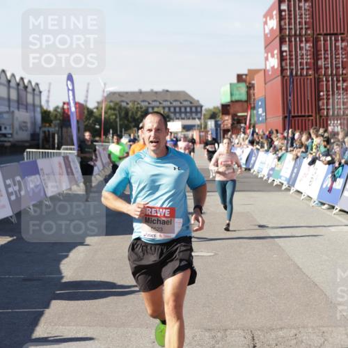 03.10.2025 - Köhlbrandbrückenlauf Jannik Wohlers http://msf.ph/oto/9120492 03.10.2025 13:04:15 Ziel 4480, 5055, 5721, 6038, 6250, 6251, 6523, 6724 meine-sportfotos.de