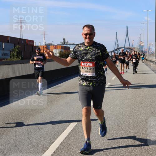 03.10.2025 - Köhlbrandbrückenlauf Strokosch-Dieckow http://msf.ph/oto/9120493 03.10.2025 12:58:41 Position 3 4868 meine-sportfotos.de