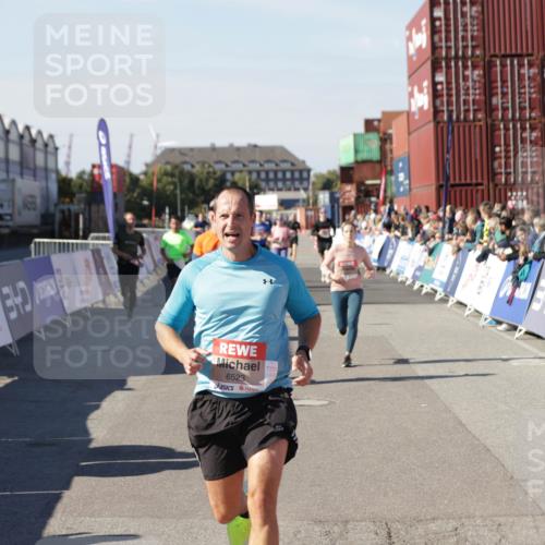 03.10.2025 - Köhlbrandbrückenlauf Jannik Wohlers http://msf.ph/oto/9120497 03.10.2025 13:04:15 Ziel 4480, 5055, 5721, 6038, 6250, 6251, 6523, 6724 meine-sportfotos.de