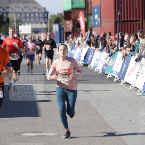 03.10.2025 - Köhlbrandbrückenlauf Jannik Wohlers http://msf.ph/oto/9120509 03.10.2025 13:04:16 Ziel 4494, 5055, 5721, 6038, 6250, 6251, 6523, 6724 meine-sportfotos.de