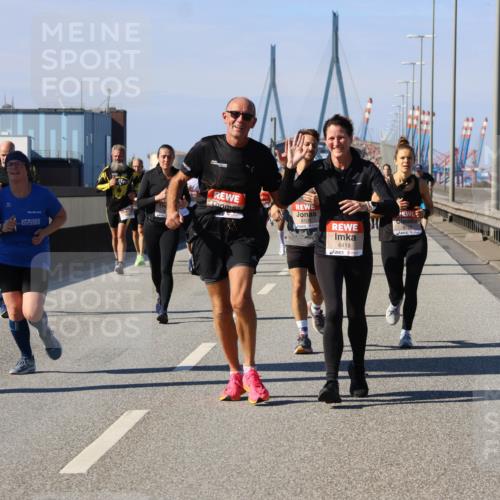 03.10.2025 - Köhlbrandbrückenlauf Strokosch-Dieckow http://msf.ph/oto/9120511 03.10.2025 12:58:46 Position 3 1, 6128, 6418 meine-sportfotos.de