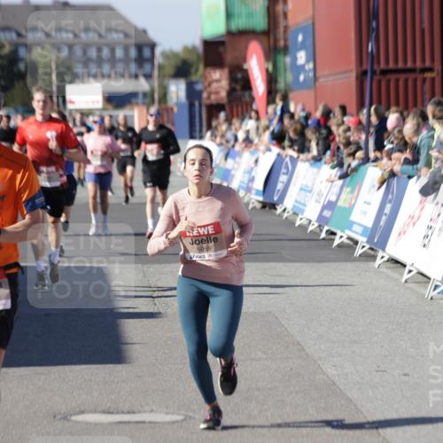 03.10.2025 - Köhlbrandbrückenlauf Jannik Wohlers http://msf.ph/oto/9120514 03.10.2025 13:04:16 Ziel 4494, 5055, 5721, 6038, 6250, 6251, 6523, 6724 meine-sportfotos.de
