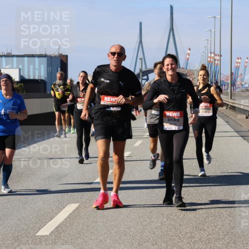 03.10.2025 - Köhlbrandbrückenlauf Strokosch-Dieckow http://msf.ph/oto/9120533 03.10.2025 12:58:47 Position 3 6418, 6128 meine-sportfotos.de