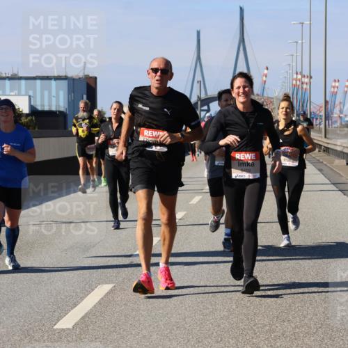 03.10.2025 - Köhlbrandbrückenlauf Strokosch-Dieckow http://msf.ph/oto/9120537 03.10.2025 12:58:47 Position 3 6418, 6128 meine-sportfotos.de