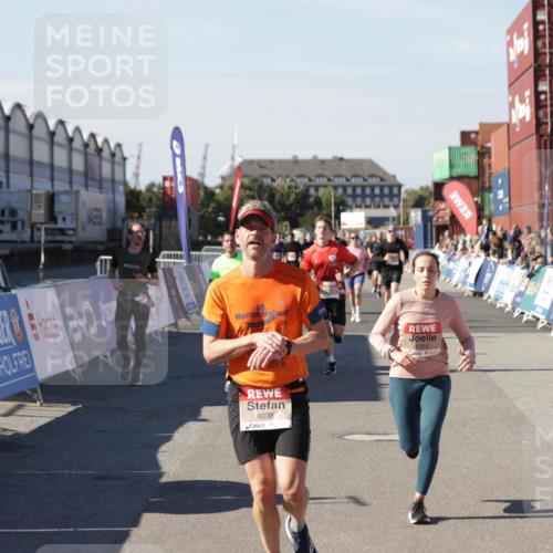 03.10.2025 - Köhlbrandbrückenlauf Jannik Wohlers http://msf.ph/oto/9120547 03.10.2025 13:04:17 Ziel 4494, 5055, 5721, 6038, 6250, 6251, 6523, 6723, 6724 meine-sportfotos.de