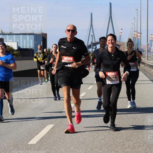 03.10.2025 - Köhlbrandbrückenlauf Strokosch-Dieckow http://msf.ph/oto/9120548 03.10.2025 12:58:47 Position 3 6418, 128 meine-sportfotos.de
