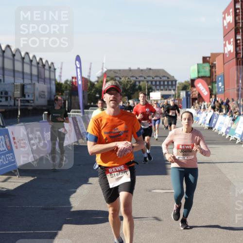 03.10.2025 - Köhlbrandbrückenlauf Jannik Wohlers http://msf.ph/oto/9120553 03.10.2025 13:04:17 Ziel 4494, 5055, 5721, 6038, 6250, 6251, 6523, 6723, 6724 meine-sportfotos.de