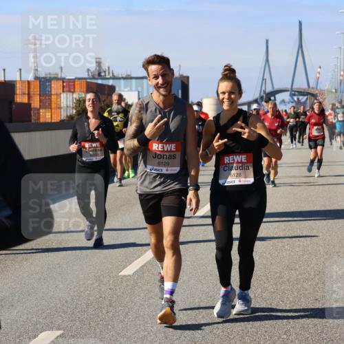 03.10.2025 - Köhlbrandbrückenlauf Strokosch-Dieckow http://msf.ph/oto/9120563 03.10.2025 12:58:50 Position 3 410, 6129, 6128 meine-sportfotos.de