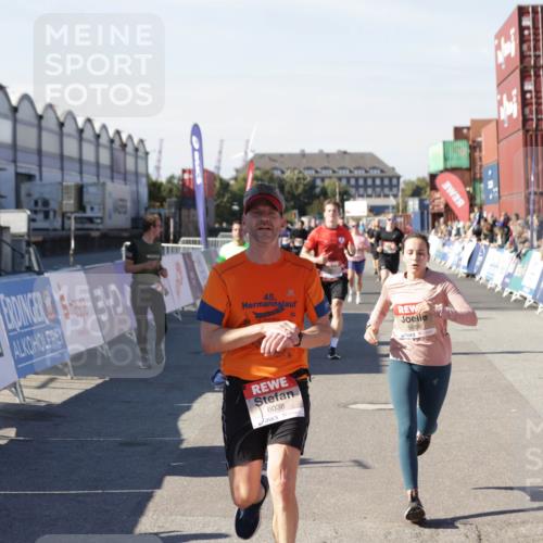 03.10.2025 - Köhlbrandbrückenlauf Jannik Wohlers http://msf.ph/oto/9120567 03.10.2025 13:04:17 Ziel 4494, 5055, 5721, 6038, 6250, 6251, 6523, 6723, 6724 meine-sportfotos.de
