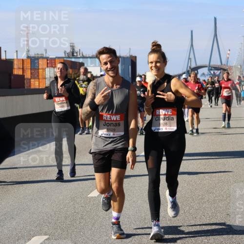 03.10.2025 - Köhlbrandbrückenlauf Strokosch-Dieckow http://msf.ph/oto/9120570 03.10.2025 12:58:50 Position 3 4410, 6129, 6128 meine-sportfotos.de