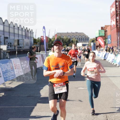 03.10.2025 - Köhlbrandbrückenlauf Jannik Wohlers http://msf.ph/oto/9120572 03.10.2025 13:04:17 Ziel 4494, 5055, 5721, 6038, 6250, 6251, 6523, 6723, 6724 meine-sportfotos.de