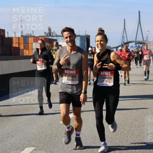 03.10.2025 - Köhlbrandbrückenlauf Strokosch-Dieckow http://msf.ph/oto/9120574 03.10.2025 12:58:50 Position 3 4410, 6129, 6128 meine-sportfotos.de