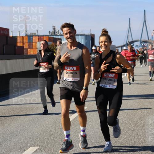 03.10.2025 - Köhlbrandbrückenlauf Strokosch-Dieckow http://msf.ph/oto/9120577 03.10.2025 12:58:50 Position 3 4410, 6129, 6128 meine-sportfotos.de