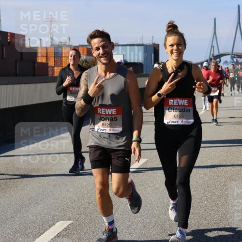 03.10.2025 - Köhlbrandbrückenlauf Strokosch-Dieckow http://msf.ph/oto/9120592 03.10.2025 12:58:50 Position 3 4678, 6129, 6128 meine-sportfotos.de