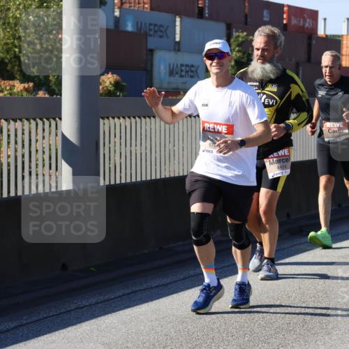 03.10.2025 - Köhlbrandbrückenlauf Strokosch-Dieckow http://msf.ph/oto/9120603 03.10.2025 12:58:54 Position 3 880, 679, 4414, 4356 meine-sportfotos.de