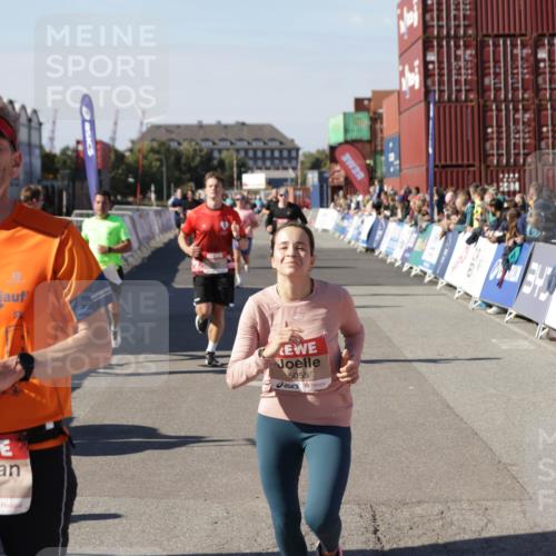 03.10.2025 - Köhlbrandbrückenlauf Jannik Wohlers http://msf.ph/oto/9120611 03.10.2025 13:04:18 Ziel 4297, 4494, 5055, 5721, 6038, 6250, 6251, 6523, 6723, 6724 meine-sportfotos.de