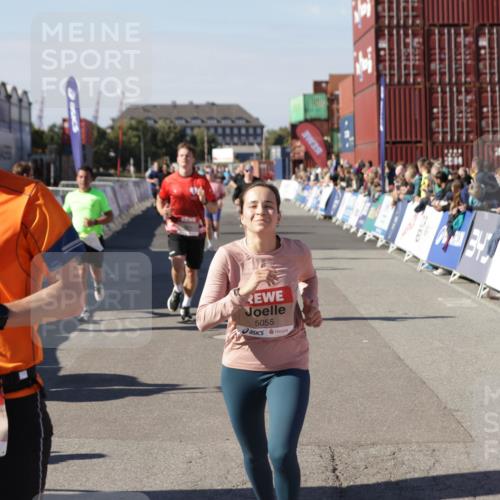 03.10.2025 - Köhlbrandbrückenlauf Jannik Wohlers http://msf.ph/oto/9120617 03.10.2025 13:04:18 Ziel 4297, 4494, 5055, 5721, 6038, 6250, 6251, 6523, 6723, 6724 meine-sportfotos.de