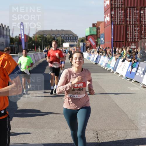 03.10.2025 - Köhlbrandbrückenlauf Jannik Wohlers http://msf.ph/oto/9120622 03.10.2025 13:04:18 Ziel 4297, 4494, 5055, 5721, 6038, 6250, 6251, 6523, 6723, 6724 meine-sportfotos.de