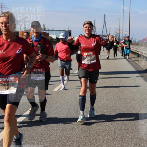 03.10.2025 - Köhlbrandbrückenlauf Strokosch-Dieckow http://msf.ph/oto/9120646 03.10.2025 12:58:57 Position 3 4803, 5686, 5682 meine-sportfotos.de