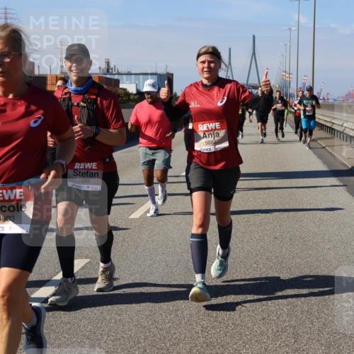 03.10.2025 - Köhlbrandbrückenlauf Strokosch-Dieckow http://msf.ph/oto/9120649 03.10.2025 12:58:57 Position 3 4803, 5686, 5682 meine-sportfotos.de