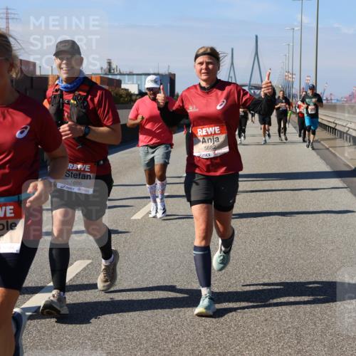 03.10.2025 - Köhlbrandbrückenlauf Strokosch-Dieckow http://msf.ph/oto/9120654 03.10.2025 12:58:57 Position 3 4803, 5686, 5682 meine-sportfotos.de