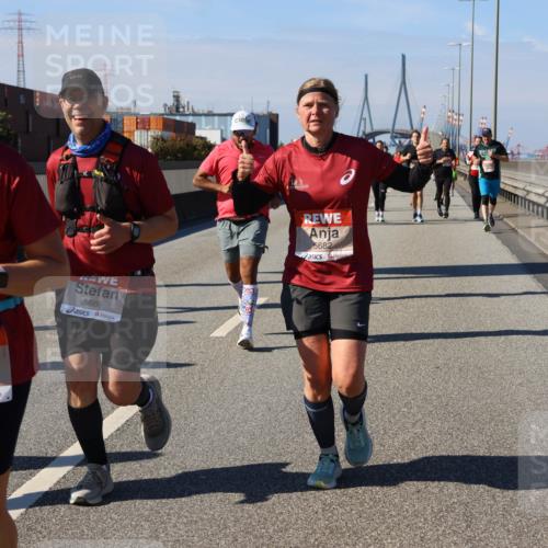 03.10.2025 - Köhlbrandbrückenlauf Strokosch-Dieckow http://msf.ph/oto/9120662 03.10.2025 12:58:57 Position 3 4803, 5686, 5682 meine-sportfotos.de
