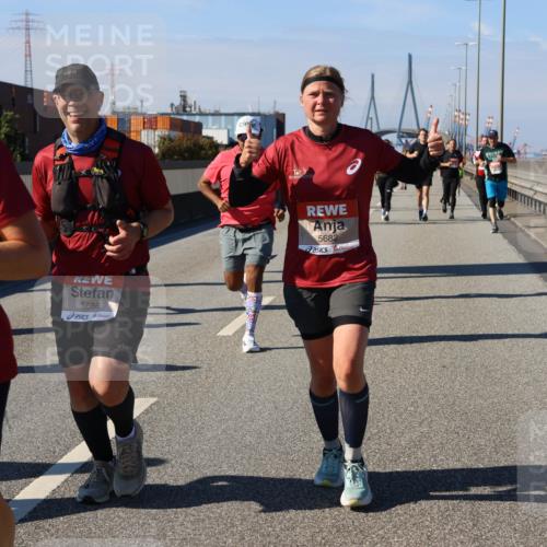 03.10.2025 - Köhlbrandbrückenlauf Strokosch-Dieckow http://msf.ph/oto/9120665 03.10.2025 12:58:57 Position 3 4803, 5686, 5682 meine-sportfotos.de