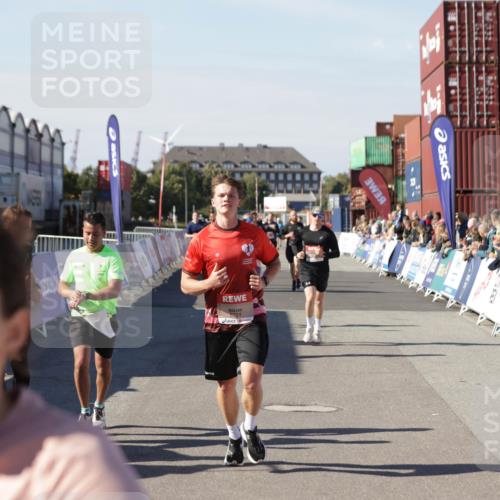 03.10.2025 - Köhlbrandbrückenlauf Jannik Wohlers http://msf.ph/oto/9120666 03.10.2025 13:04:19 Ziel 4297, 4494, 5055, 5721, 6038, 6250, 6251, 6523, 6723, 6724 meine-sportfotos.de