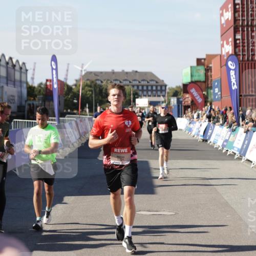 03.10.2025 - Köhlbrandbrückenlauf Jannik Wohlers http://msf.ph/oto/9120670 03.10.2025 13:04:19 Ziel 4297, 4494, 5055, 5721, 6038, 6250, 6251, 6523, 6723, 6724 meine-sportfotos.de