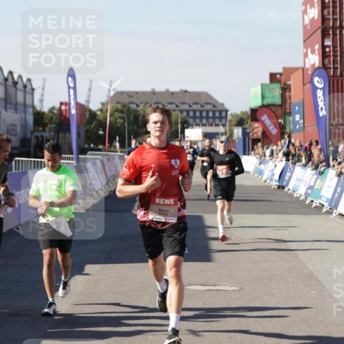 03.10.2025 - Köhlbrandbrückenlauf Jannik Wohlers http://msf.ph/oto/9120676 03.10.2025 13:04:19 Ziel 4297, 4494, 5055, 5721, 6038, 6250, 6251, 6523, 6723, 6724 meine-sportfotos.de