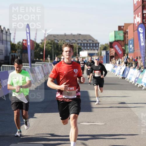 03.10.2025 - Köhlbrandbrückenlauf Jannik Wohlers http://msf.ph/oto/9120684 03.10.2025 13:04:20 Ziel 4117, 4198, 4297, 4494, 5055, 5721, 6038, 6250, 6251, 6523, 6723, 6724 meine-sportfotos.de