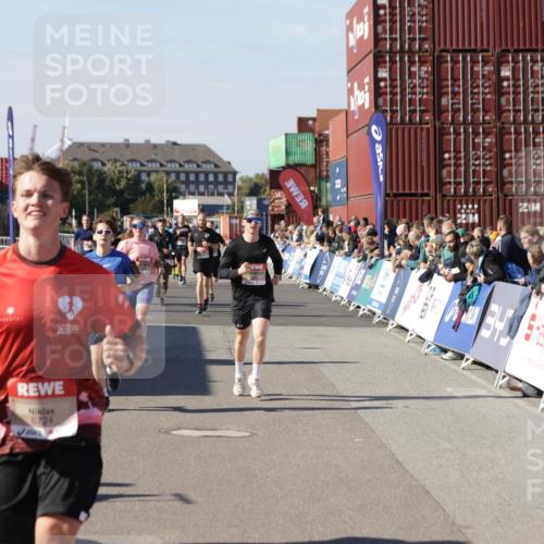 03.10.2025 - Köhlbrandbrückenlauf Jannik Wohlers http://msf.ph/oto/9120720 03.10.2025 13:04:20 Ziel 4117, 4198, 4297, 4494, 5055, 5721, 6038, 6250, 6251, 6523, 6723, 6724 meine-sportfotos.de