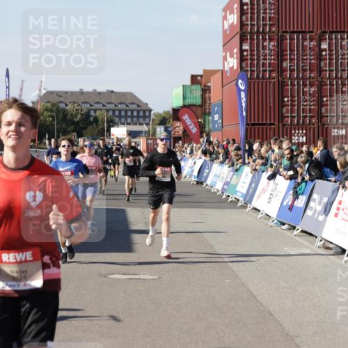 03.10.2025 - Köhlbrandbrückenlauf Jannik Wohlers http://msf.ph/oto/9120726 03.10.2025 13:04:20 Ziel 4117, 4198, 4297, 4494, 5055, 5721, 6038, 6250, 6251, 6523, 6723, 6724 meine-sportfotos.de