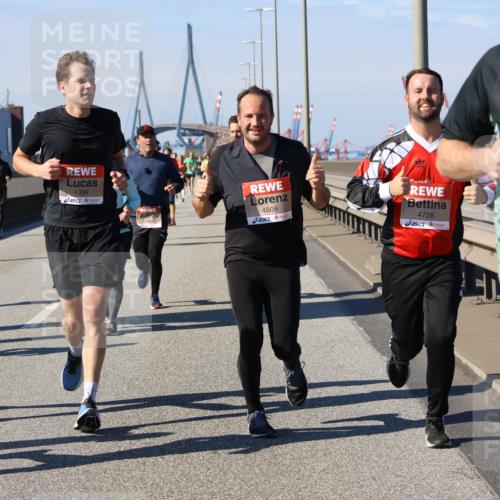 03.10.2025 - Köhlbrandbrückenlauf Strokosch-Dieckow http://msf.ph/oto/9120729 03.10.2025 12:59:04 Position 3 17, 4399, 202, 4809, 4728, 6658 meine-sportfotos.de