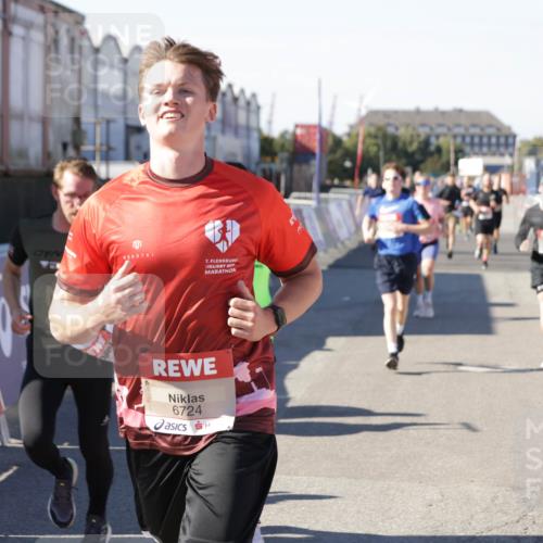03.10.2025 - Köhlbrandbrückenlauf Jannik Wohlers http://msf.ph/oto/9120730 03.10.2025 13:04:21 Ziel 4117, 4198, 4297, 4494, 4665, 4836, 4995, 5055, 6038, 6250, 6251, 6523, 6723, 6724 meine-sportfotos.de