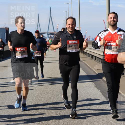03.10.2025 - Köhlbrandbrückenlauf Strokosch-Dieckow http://msf.ph/oto/9120741 03.10.2025 12:59:04 Position 3 4577, 4399, 4809, 4728, 20 meine-sportfotos.de