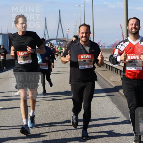 03.10.2025 - Köhlbrandbrückenlauf Strokosch-Dieckow http://msf.ph/oto/9120747 03.10.2025 12:59:04 Position 3 7, 4399, 4809, 4728 meine-sportfotos.de