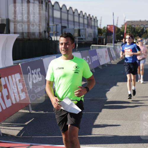 03.10.2025 - Köhlbrandbrückenlauf Jannik Wohlers http://msf.ph/oto/9120762 03.10.2025 13:04:22 Ziel 4117, 4198, 4297, 4494, 4665, 4836, 4995, 5055, 6038, 6250, 6251, 6523, 6723, 6724 meine-sportfotos.de