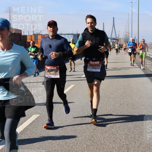 03.10.2025 - Köhlbrandbrückenlauf Strokosch-Dieckow http://msf.ph/oto/9120764 03.10.2025 12:59:08 Position 3 6189, 38, 23170, 4090 meine-sportfotos.de