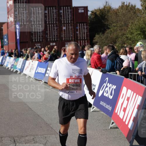 03.10.2025 - Köhlbrandbrückenlauf Jannik Wohlers http://msf.ph/oto/9120770 03.10.2025 13:35:43 Ziel 5517, 5539, 5680, 6079, 6396, 6508 meine-sportfotos.de
