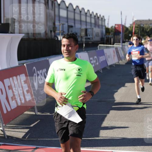 03.10.2025 - Köhlbrandbrückenlauf Jannik Wohlers http://msf.ph/oto/9120772 03.10.2025 13:04:22 Ziel 4117, 4198, 4297, 4494, 4665, 4836, 4995, 5055, 6038, 6250, 6251, 6523, 6723, 6724 meine-sportfotos.de