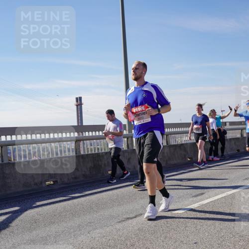 03.10.2025 - Köhlbrandbrückenlauf Michael Burmester http://msf.ph/oto/9120794 03.10.2025 13:02:08 Position 2 6072 meine-sportfotos.de