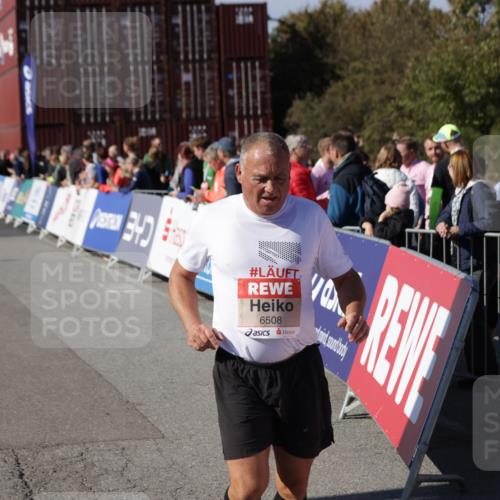 03.10.2025 - Köhlbrandbrückenlauf Jannik Wohlers http://msf.ph/oto/9120803 03.10.2025 13:35:43 Ziel 5517, 5539, 5680, 6079, 6396, 6508 meine-sportfotos.de