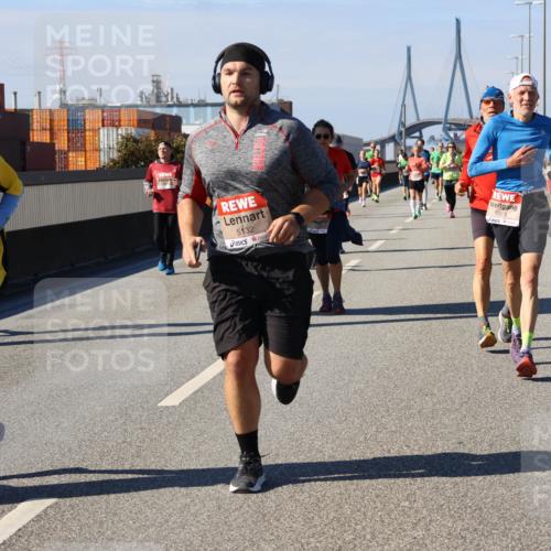 03.10.2025 - Köhlbrandbrückenlauf Strokosch-Dieckow http://msf.ph/oto/9120815 03.10.2025 12:59:13 Position 3 5800, 5132, 4928, 6069 meine-sportfotos.de
