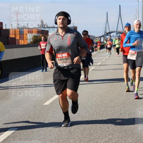 03.10.2025 - Köhlbrandbrückenlauf Strokosch-Dieckow http://msf.ph/oto/9120823 03.10.2025 12:59:13 Position 3 5800, 5132, 4928, 6069 meine-sportfotos.de