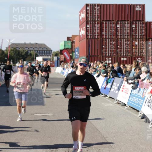 03.10.2025 - Köhlbrandbrückenlauf Jannik Wohlers http://msf.ph/oto/9120825 03.10.2025 13:04:23 Ziel 4117, 4198, 4297, 4494, 4665, 4836, 4995, 5055, 6038, 6250, 6251, 6523, 6723, 6724 meine-sportfotos.de