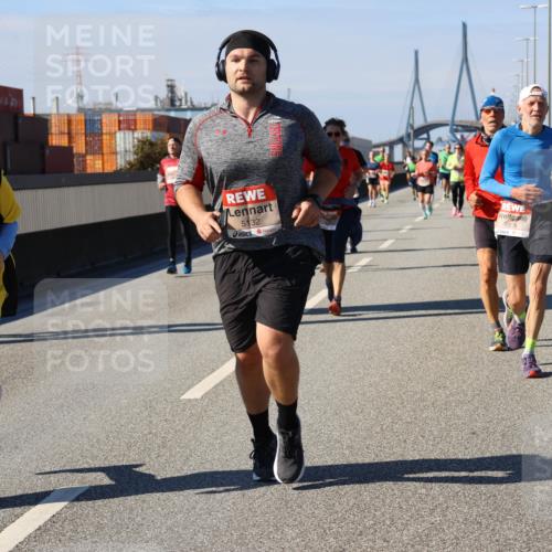 03.10.2025 - Köhlbrandbrückenlauf Strokosch-Dieckow http://msf.ph/oto/9120827 03.10.2025 12:59:13 Position 3 5800, 5132, 4928, 6069 meine-sportfotos.de