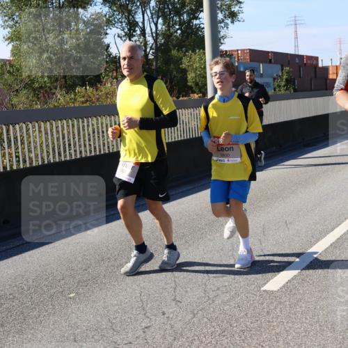03.10.2025 - Köhlbrandbrückenlauf Strokosch-Dieckow http://msf.ph/oto/9120830 03.10.2025 12:59:14 Position 3 5801, 5800, 5132 meine-sportfotos.de