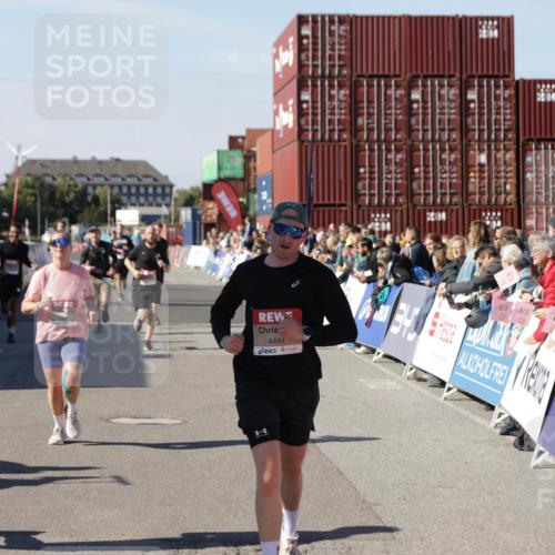 03.10.2025 - Köhlbrandbrückenlauf Jannik Wohlers http://msf.ph/oto/9120833 03.10.2025 13:04:23 Ziel 4117, 4198, 4297, 4494, 4665, 4836, 4995, 5055, 6038, 6250, 6251, 6523, 6723, 6724 meine-sportfotos.de