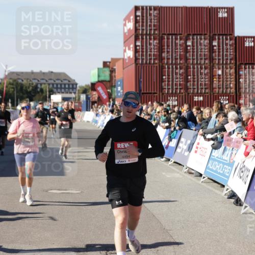 03.10.2025 - Köhlbrandbrückenlauf Jannik Wohlers http://msf.ph/oto/9120837 03.10.2025 13:04:23 Ziel 4117, 4198, 4297, 4494, 4665, 4836, 4995, 5055, 6038, 6250, 6251, 6523, 6723, 6724 meine-sportfotos.de